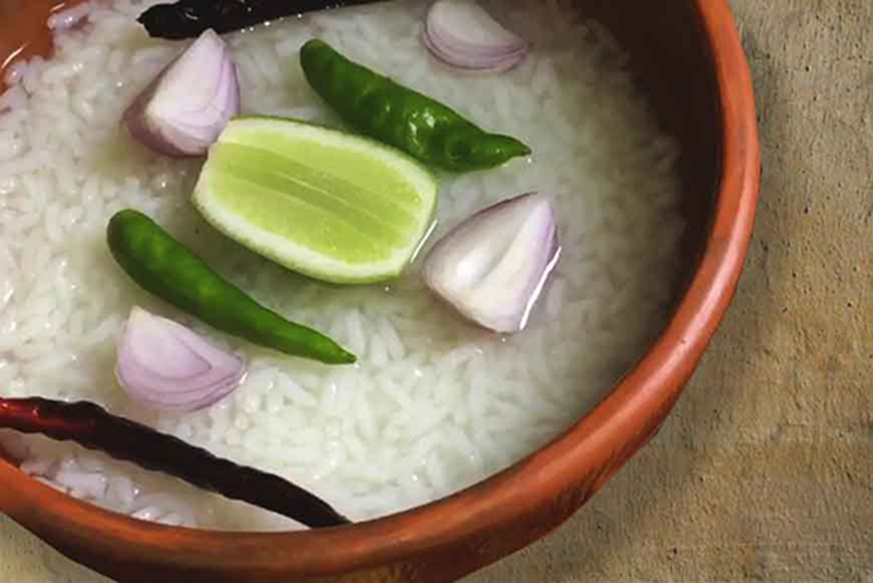 a-competitive-cooking-show-puts-a-humble-fermented-rice-dish-on-the